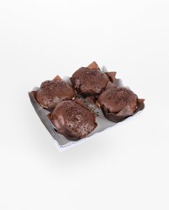 Bandeja con cuatro mojicones con cobertura y relleno de chocolate en tienda online de Pastelería Galicia