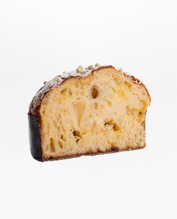 Detalle del corte del panettone de fruta de la pasión de chocolate blanco gourmet para comprar online en pastelería artesana de Tordesillas (Valladolid)